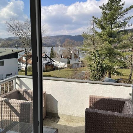 Gemutliche 93M2Fewo Mit 2 Schlafzimmern Und Seitlichem Seeblick Vom Balkon Scheid  Luaran gambar