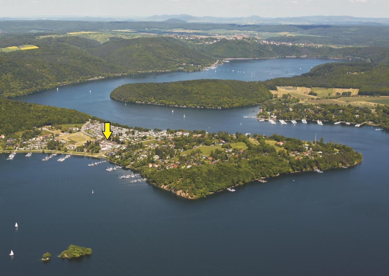 Gemutliche 93M2Fewo Mit 2 Schlafzimmern Und Seitlichem Seeblick Vom Balkon Scheid  Luaran gambar