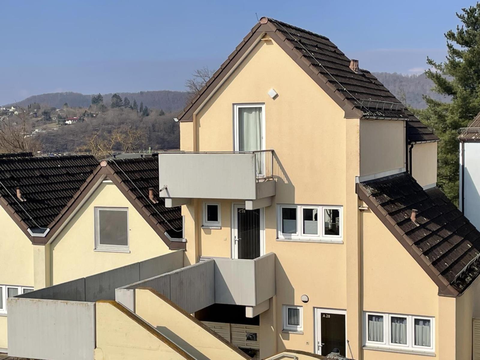 Gemutliche 93M2Fewo Mit 2 Schlafzimmern Und Seitlichem Seeblick Vom Balkon Scheid  Luaran gambar