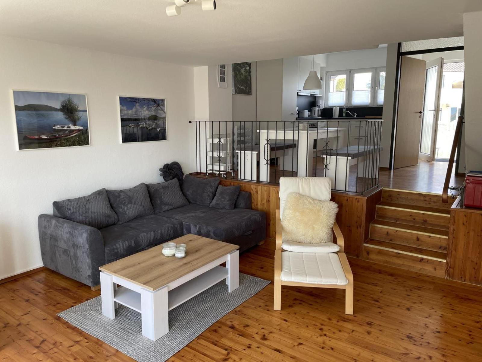 Gemutliche 93M2Fewo Mit 2 Schlafzimmern Und Seitlichem Seeblick Vom Balkon Scheid  Luaran gambar