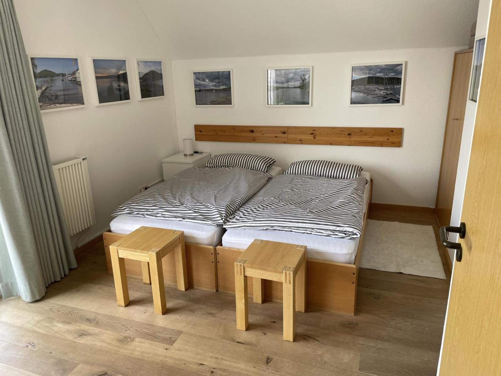 Gemutliche 93M2Fewo Mit 2 Schlafzimmern Und Seitlichem Seeblick Vom Balkon Scheid  Luaran gambar